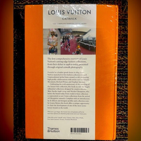 Louis Vuitton book - Picture 1 of 3